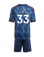 Otroške Nogometnih dresov Arsenal Riccardo Calafiori #33 Gostujoči 2025-26 Kratki rokavi (+ hlače)